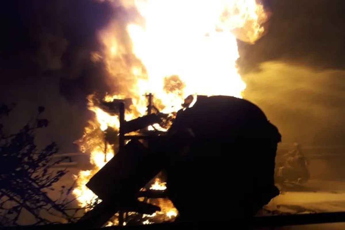 Truk tangki Pertamina terbakar di Tol Dalam Kota, Jakarta tepat KM 005.100 B Rawamangun mengarah ke Cawang