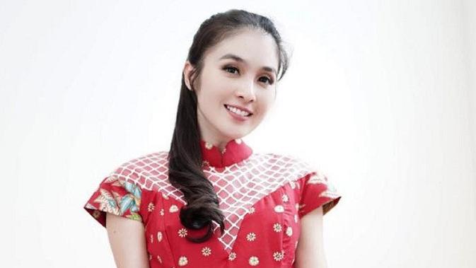 Sandra Dewi dan 4 Artis yang Merayakan Imlek - News 