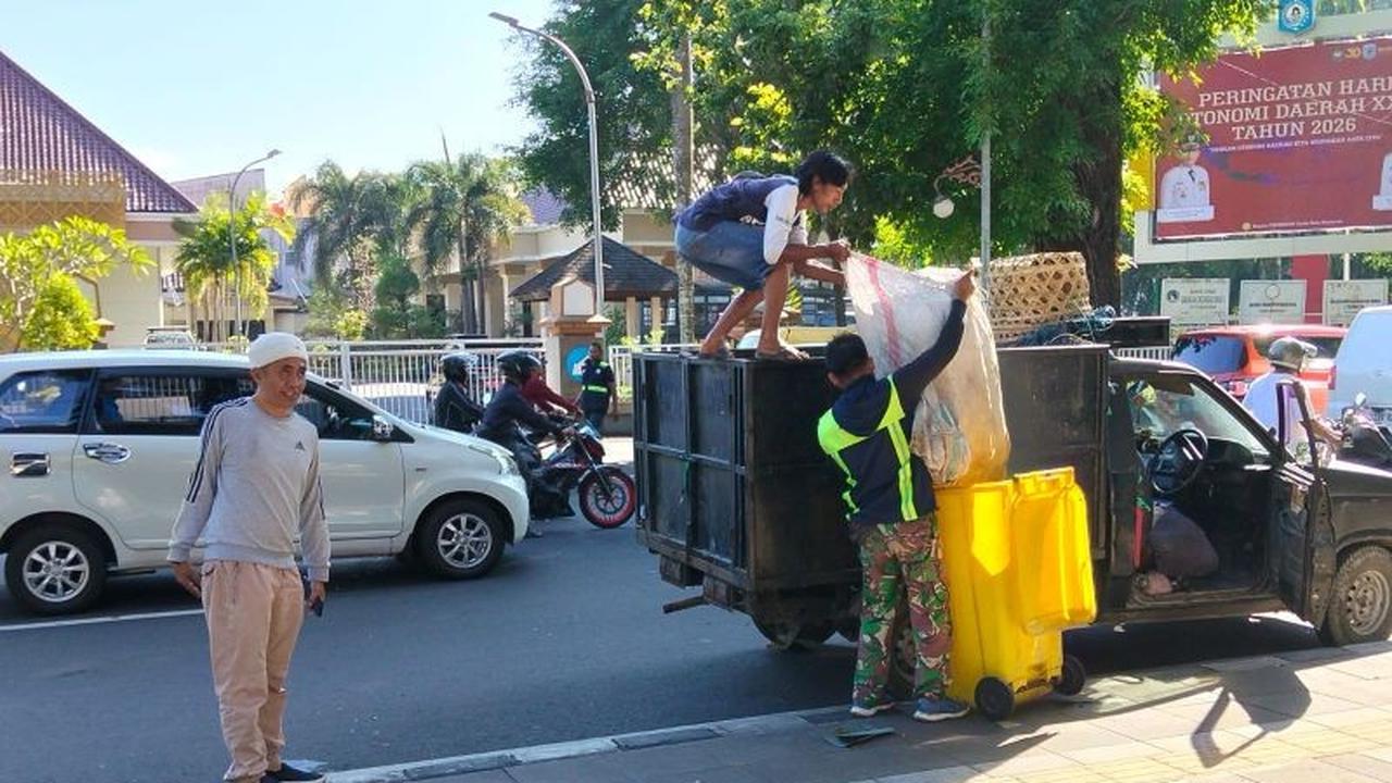 Volume Sampah Pengantar Haji Mataram Melonjak Hingga Satu Ton Per Hari
