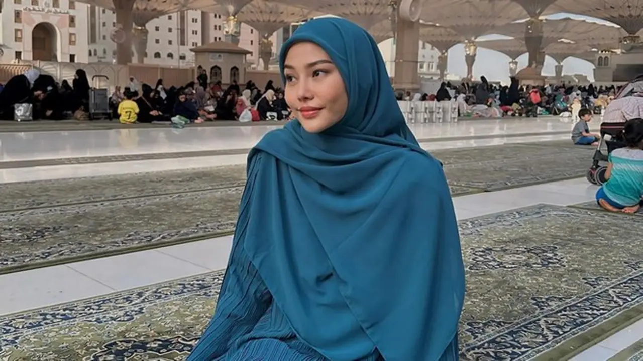 6 Potret Dara Arafah Jalani Umroh di Bulan Ramadhan, Terasa Istimewa