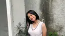 Wanita kelahiran 1 Januari 2000 ini pun saat ini semakin banyak penggemar setelah keviralannya dalam menjual nasi bakar. Apalagi saat di JKT48, ia tampil dengan gaya rambut panjang. Namun saat ini ia terlihat makin keren dengan gaya rambut pendek. (Liputan6.com/IG/@melati.sesilia)