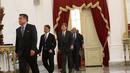 Delegasi FIFA-AFC saat bertemu Presiden Joko Widodo di Istana Negara, Jakarta, Senin (2/11/2015). Agenda  pertemuan ini membahas tentang solusi sepakbola Indonesia. (Bola.com / Nicklas Hanoatubun)