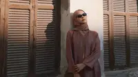 5 Pesona Alyssa Daguise Tampil Anggun di Jeddah Berbalut Hijab dan Kaftan, Aura Kecantikan Memancar