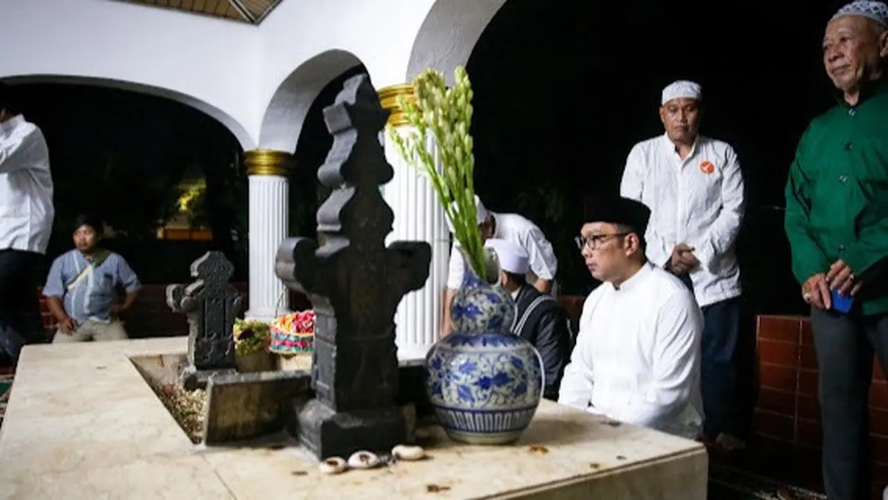 Calon Gubernur (Cagub) Jakarta nomor urut 1 Ridwan Kamil (RK) ziarah ke makam Pangeran Jayakarta.