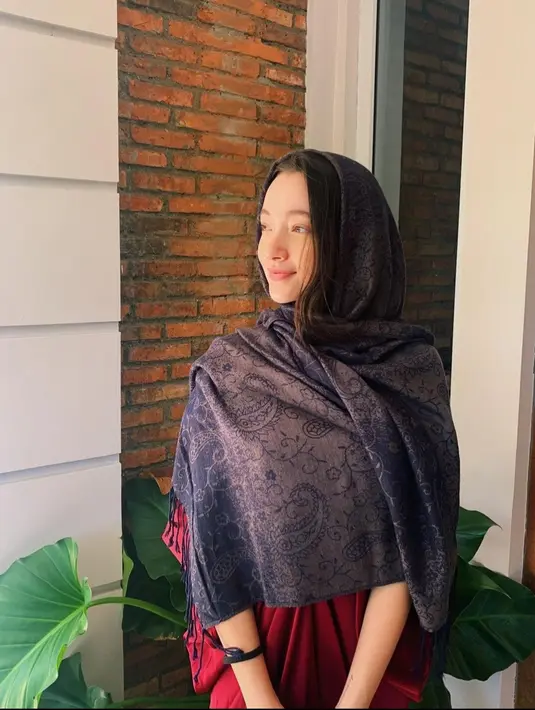 Bryan Domani dan adiknya seringkali merekam momen-momen bersama di rumah mereka. Mereka tidak hanya tinggal berdua, tetapi juga bersama orang tua mereka. (Liputan6.com/IG/megandomani1410).