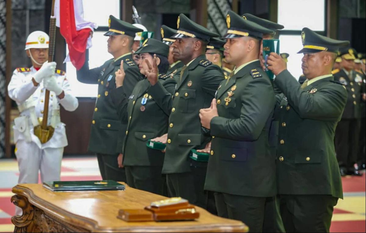 FOTO: Kasad Lantik Dua Puluh Perwira Khusus TNI AD Berprestasi Olahraga