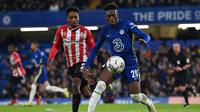 Chelsea berhasil menyingkirkan Southampton lewat adu penalti dengan skor 4-3, setelah bermain imbang 1-1 pada laga babak keempat Carabao Cup musim ini di Stamford Bridge, Rabu (27/10/2021) dini hari WIB. (AFP/Glyn Kirk)