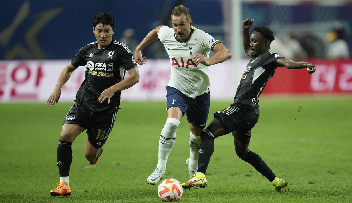 Empat gol The Lilywhites lainnya dicetak oleh Eric Dier (30'), Harry Kane (54''dan 74'), dan satu gol bunuh diri dari pemain K-League XI, Kim Jin-Hyuk (47'). (AP/Lee Jin-man)