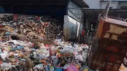 Target Pramono Bereskan Sampah Rusun Waduk Pluit