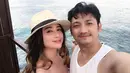 "Banyak kan artis laim yang foto kaya gini, baru mb dp yg foto heboh," tulis mariasugiantara. "Romantis sama suaminya biarkan Aja so what," tulis gunawan7416. "Mmi depe mesra banget jdi baper niiihh😚😚," tulis nur602555037. (Instagram/anggawijaya88)