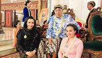 5 Potret Roro Fitria Kenang Momen Sowan Pakubuwono XIII, Sampaikan Belasungkawa