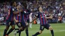 Gelandang Barcelona, Gavi (kanan) berselebrasi setelah mencetak gol ke gawang Mallorca pada pertandingan La Liga Spanyol di stadion Camp Nou di Barcelona, Spanyol, Minggu, 28 Mei 2023. (AP Photo/Joan Monfort)