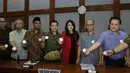 Hadir ke gedung DPR antara lain, Anang Hermansyah dan Glenn Fredly, audiensi ini turut dihadiri Ashanty, Aurel Hermansyah, Ian Antono, Bob Tutupoly, Young Lex, Yura Yunita, dan masih banyak lagi lainnya. (Nurwahyunan/Bintang.com)