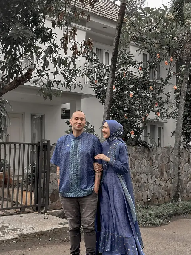 Potret Richa Iskak Kenakan Baju Couple dengan Suami (instagram/richaiskak/chanteofficial.id)