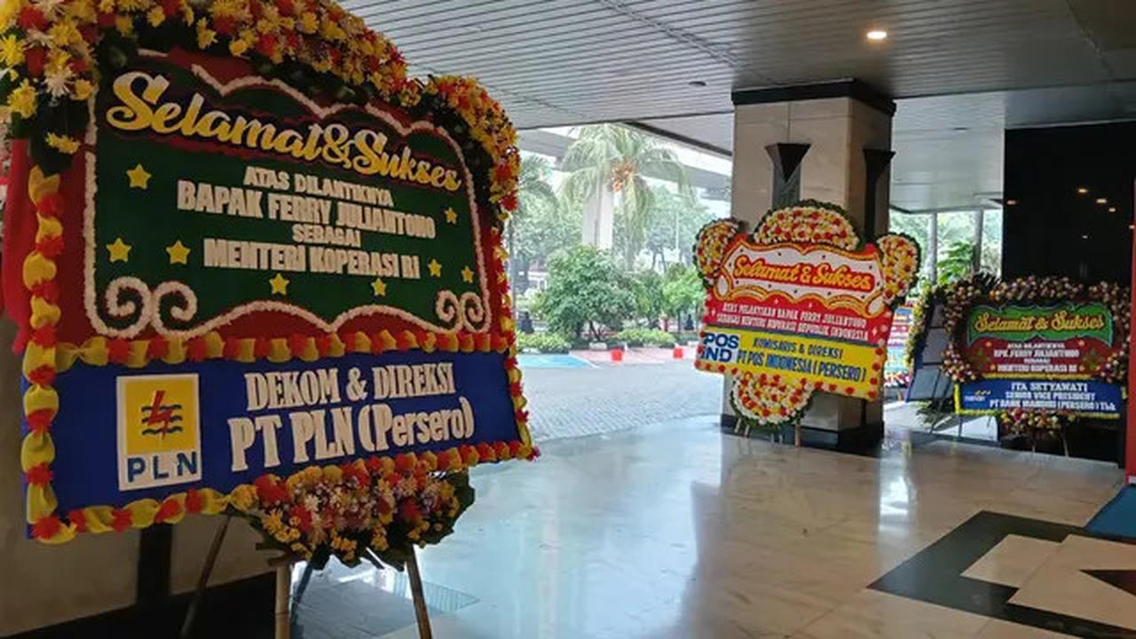Karangan Bunga dari BUMN dan Koperasi Banjiri Sertijab Ferry Juliantono