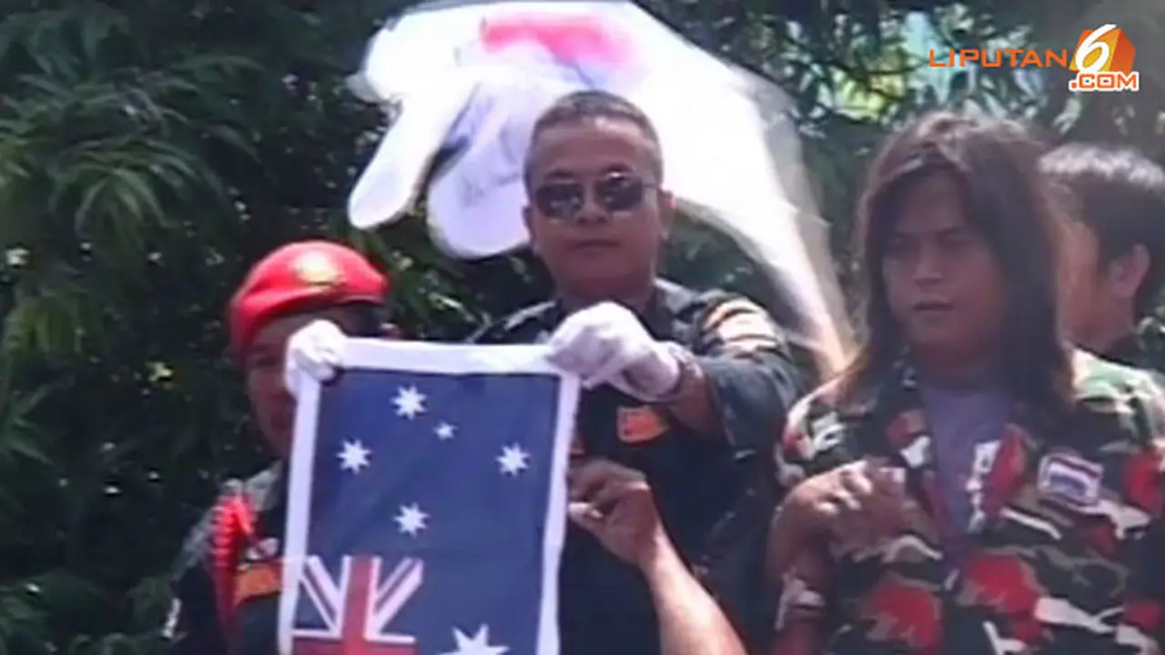 demo-kedubes-australia-131121b.jpg