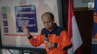 Kepala Pusat Data Informasi dan Humas BNPB Sutopo Purwo Nugroho memberikan keterangan pers di kantor BNPB Jakarta, Sabtu (29/9). BNPB menyatakan jumlah korban tewas akibat gempa bumi dan tsunami di kota Palu sebanyak 48 orang. (Liputan6.com/Faizal Fanani)