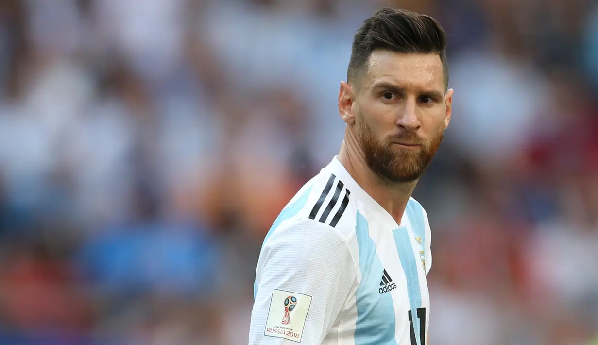 Pemain depan Argentina, Lionel Messi saat melawan Prancis dalam Piala Dunia di Kazan Arena, Kazan, Rusia, 30 Juni 2018. Messi masuk dalam kandidat pemain terbaik FIFA 2018. (AFP PHOTO/Roman Kruchinin)
