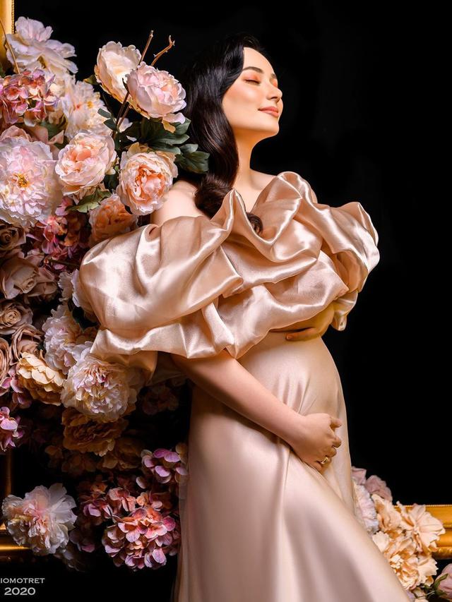 Hamil Anak Pertama, Ini 6 Potret Asmirandah Jalani Maternity Shoot
