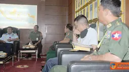 Citizen6, Jakarta: Kasum TNI Marsdya TNI Edy Harjoko, menerima kunjungan Asisten Intelijen Angkatan Bersenjata ASEAN di Mabes TNI Cilangkap, Jakarta, Selasa (29/3). (Pengirim: Badarudin Bakri Badar)