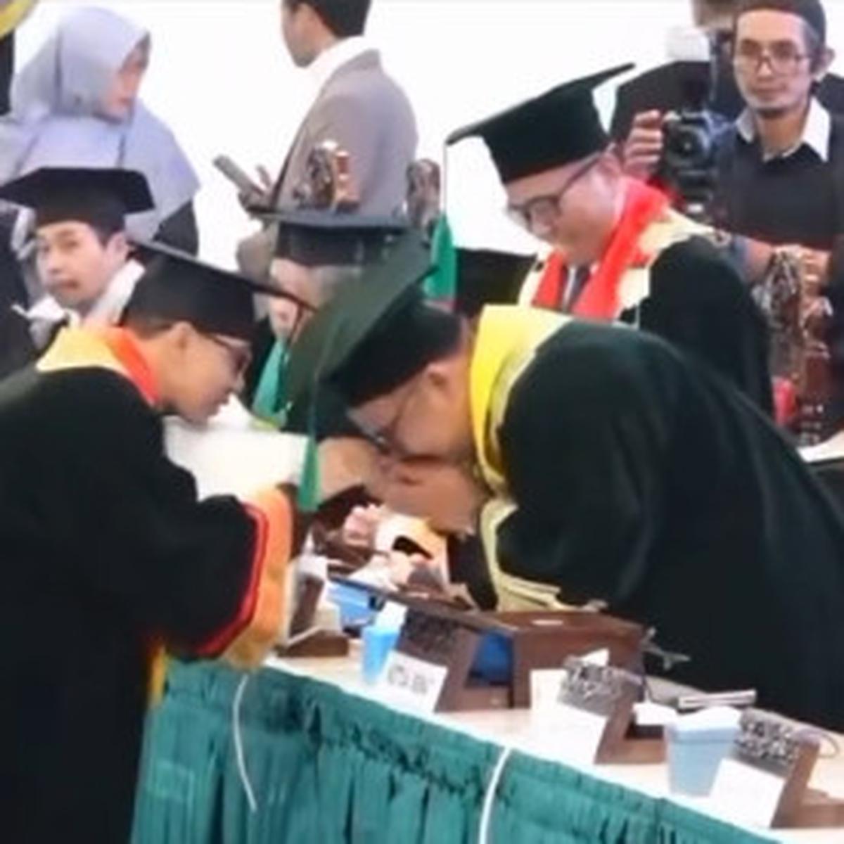 Momen Wisuda