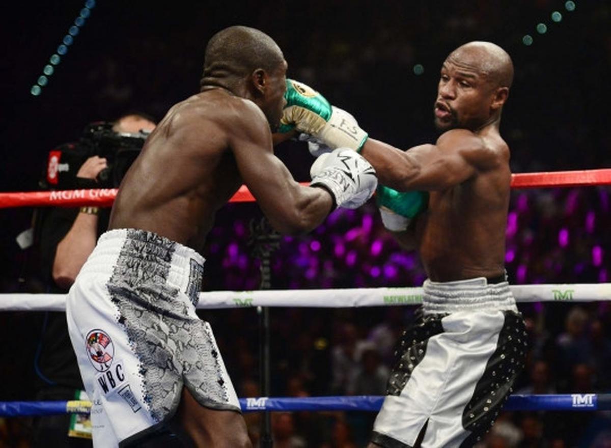 Ini pukulan-pukulan telak Mayweather di wajah Berto
