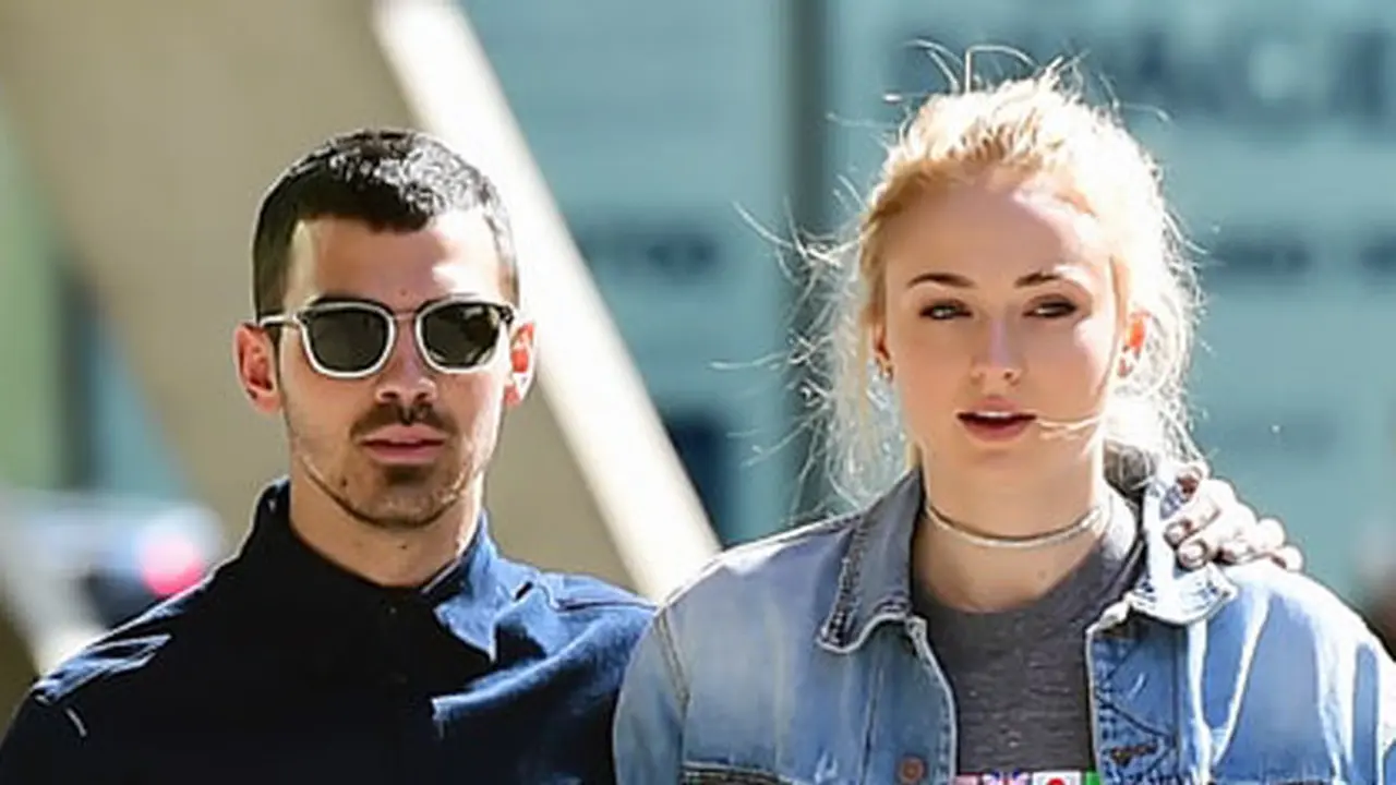 [Bintang] Joe Jonas dan  Sophie Turner
