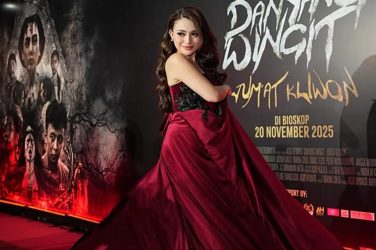 5 Potret Penampilan Nathalie Holscher di Premiere Danyang Wingit, Jadi Film Debut