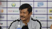 Pelatih Timnas Indonesia U-22 di SEA Games 2019, Indra Sjafri. (Bola.com/Zulfirdaus Harahap)