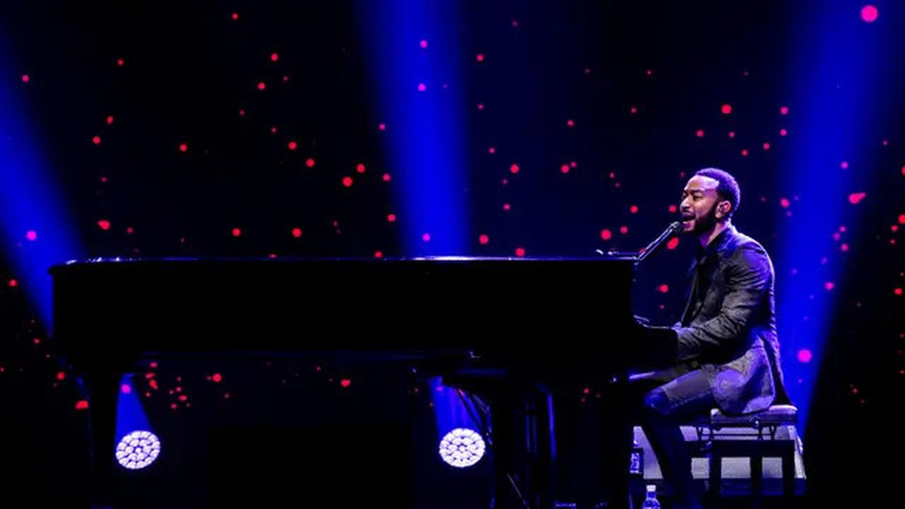 John Legend Intim Bareng Fans di Sentul, Kenang Perjalanan Hidup Menyentuh Sambil Nyanyi dengan Piano Tanpa Iringan Musik Lain