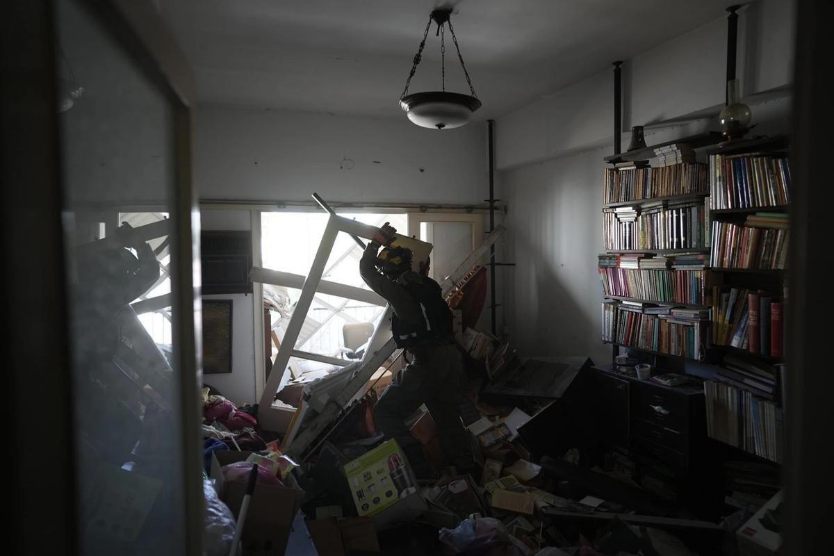 FOTO: Serangan Rudal Iran Kembali Guncang Tel Aviv