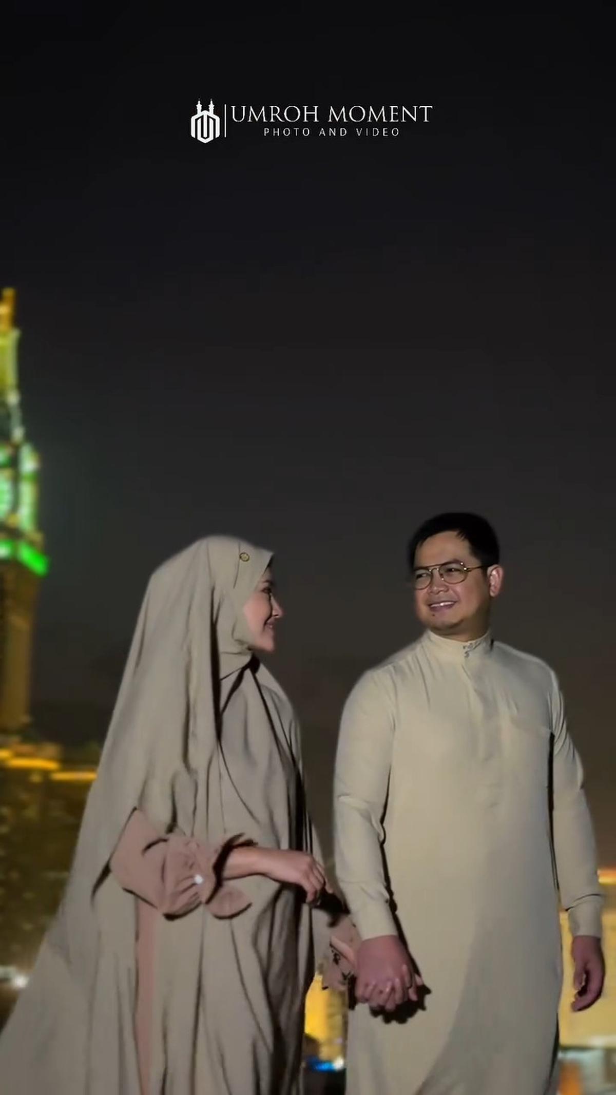 Wedding Anniversary ke-7, Tommy Kurniawan Romantis Ajak Istri ke Tanah Suci
