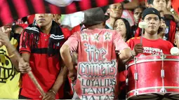 Persipuramania memeriahkan laga pembuka Torabika Soccer Championship 2016 di Stadion Mandala, Jayapura, Papua, Jumat (29/4/2016). (Bola.com/Nicklas Hanoatubun)