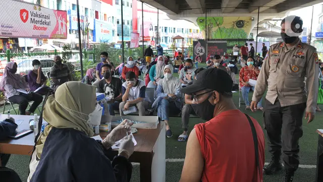 Jadi Syarat Mudik, Warga di Ciputat Antusias Divaksin Booster