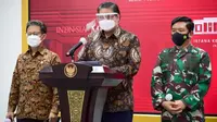 Menteri Koordinator Bidang Perekonomian Airlangga Hartarto memberi keterangan pers usai Rapat Terbatas "Penanganan Pandemi COVID-19" di Istana Kepresidenan Jakarta, Senin (7/6/2021). (Biro Pers Sekretariat Presiden/Rusman & Muchlis)