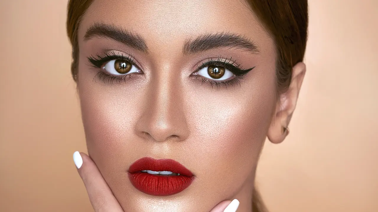 eyeliner mata