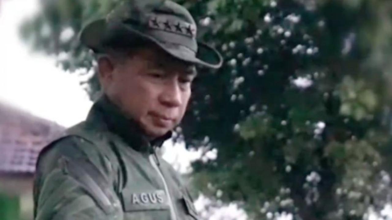 ⁠Gagah Bertopi Koboi Bintang 4, Panglima TNI Kenalkan Boby dan Luna Sosok Disebutnya 'Tidak Bodoh