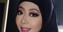 Asri Welas membagikan potret barunya saat mengenakan hijab [instagram/joemakeup20]