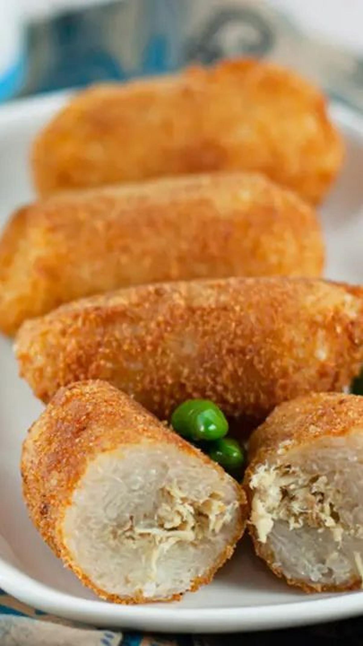<b>7. Lemper Goreng Isi Daging Ayam</b>