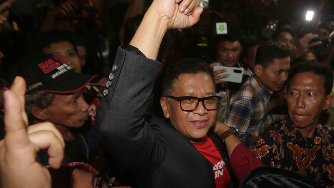 FOTO: Bebas Lewat Amnesti, Hasto Kristiyanto Resmi  Keluar dari Rutan KPK