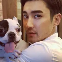 Choi Siwon diminta netizen mundur dari dramanya usai anjingnya menggigit tetangga hingga tewas. (Sumber Foto: soompi)