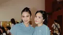 Pilihan busana kedua bestie ini bisa jadi inspirasi. Bagaimana menurut pendapatmu, Sahabat FIMELA?  [@azizahsalsha_].