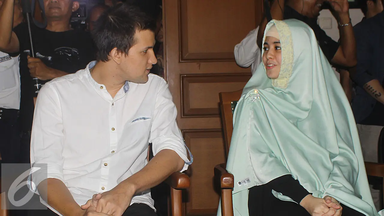 20150928-Sidang-Perdana-Jakarta-Risty-Tagor-Stuart-Collin