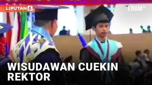 Prosesi wisuda sejatinya digelar penuh hormat dan bahagia. Namun yang terjadi di Universitas Muhammadiyah Makassar (8/10/2022) ini lain adanya. Sejumlah wisudawan berjalan di panggung tanpa memberi salam pada rektor.
