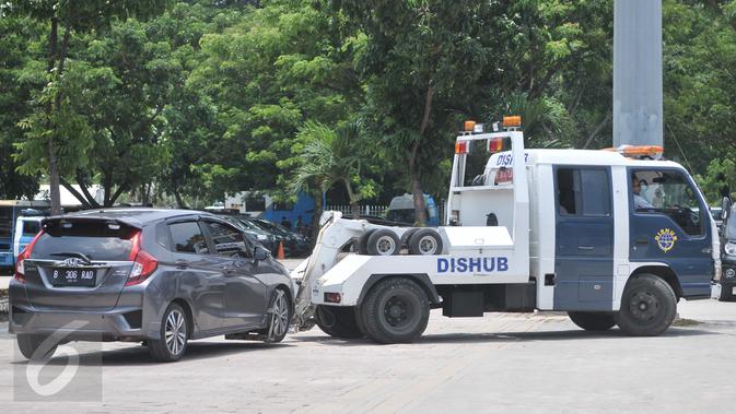Menderek Mobil Antiribet: Tips Jitu agar Aman dan Kendaraan Tetap Prima