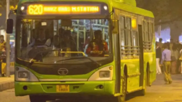 Pakai Sepatu Berbau Busuk, Penumpang Bus Ini Ditangkap Polisi