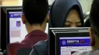 Peserta SBMPTN IPB akhirnya pasrah dan berharap ada solusi akan merebaknya virus WannaCry. (Liputan 6 SCTV)