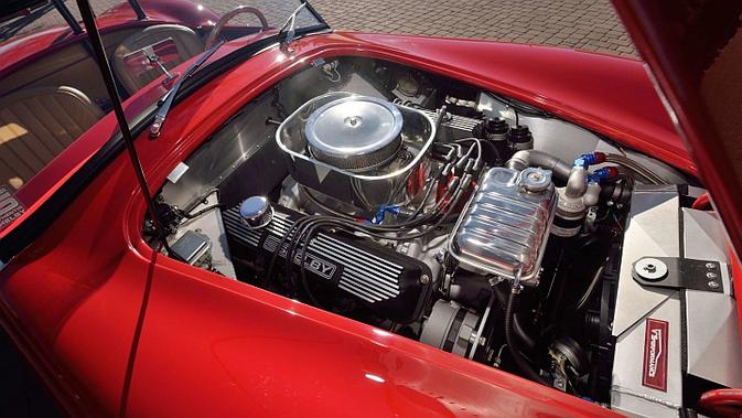 Shelby 427 Cobra CSX1010 FAM 1965 milik Paul Walker punya keistimewaan khusus selain hanya diproduksi 2 unit di dunia. (carscoops)