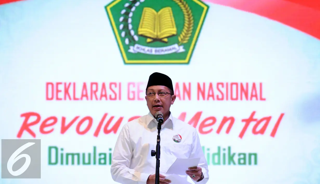 Menteri Agama, Lukman Hakim Saifuddin memberikan pidato sambutan pada Deklarasi Gerakan Nasional Revolusi Mental Dimulai dari Pendidikan, Jakarta, Selasa (15/12/2015). Deklarasi dihadiri ribuan peserta dari unsur Kemenag. (Liputan6.com/Helmi Fithriansyah)