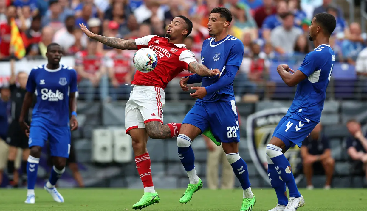 Gabriel Jesus. Striker Brasil berusia 25 tahun yang baru saja bergabung dengan Arsenal usai didatangkan dari Manchester City dengan biaya 52,2 juta euro di bursa transfer musim panas 2022/2023 ini total telah 3 kali tampil dalam pramusim 2022/2023. Belum diturunkan pada laga pertama (2/7/2022) saat Arsenal manang 5-1 atas Ipswich Town, ia langsung menyita perhatian dalam 3 laga berikutnya. Ia berhasil membuat 2 gol saat Arsenal menang 5-3 atas Nurnberg (8/7/2022), 1 gol saat menang 2-0 atas Everton (16/7/2022) dan tampil oke meski tidak mencetak gol saat Arsenal menang 3-1 atas Orlando City (20/7/2022). (AFP/Getty Images/Rob Carr)
